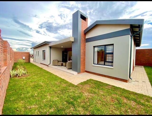 3 BEDROOM TOWNHOUSE FOR SALE IN VORNA VALLEY